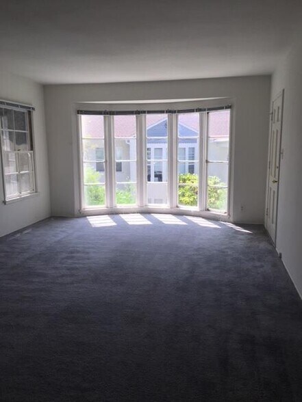 Building Photo - 609 Kelton Ave