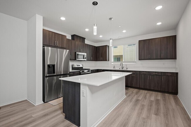 Building Photo - 5495 Seacliff Pl