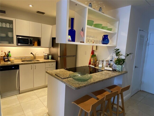 Building Photo - 5401 Collins Ave