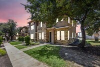 Building Photo - 13800 Lyndhurst St