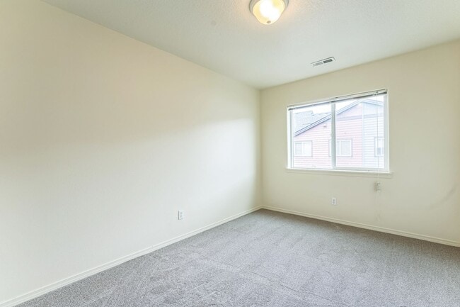 Building Photo - $500 off the first month's rent with a lea...