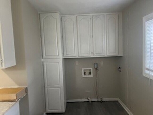 Building Photo - 3 Bedroom Home located on Indy's eastside