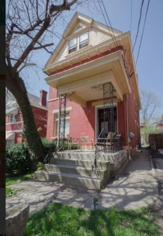 Building Photo - 2451 Maplewood Ave