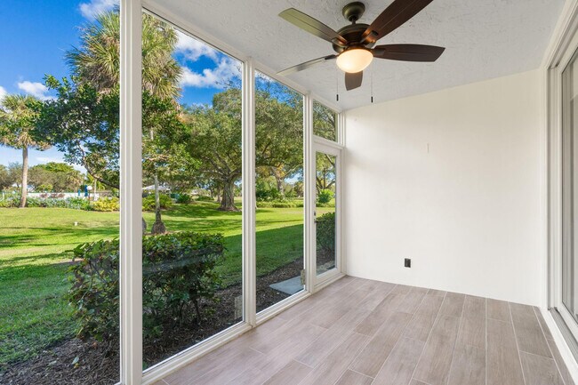 Building Photo - 500 Oaks Ln