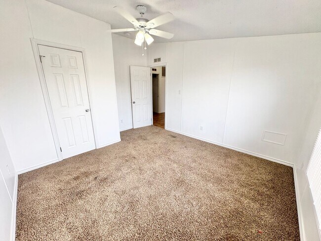 Building Photo - **APPLICATION RECEIVED**  *AVAILABLE NOW* An absolute must see!  5 bedrooms, 3 baths in Burnet, TX.