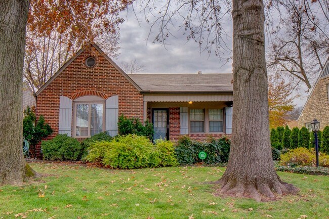 Building Photo - 3 Bed | 1 Bath in Midtown!