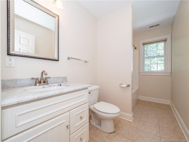 Building Photo - 1023 Black Rock Tpke