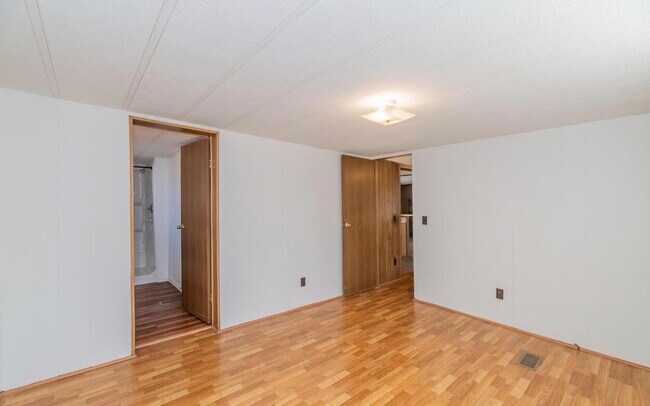 Building Photo - 413 Mill St