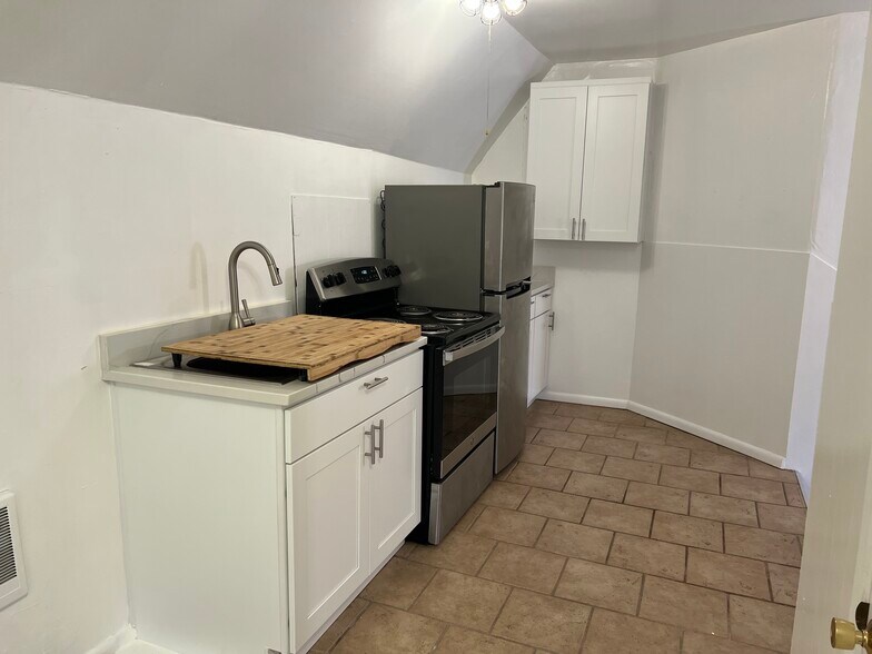 Building Photo - 430 Avenue E