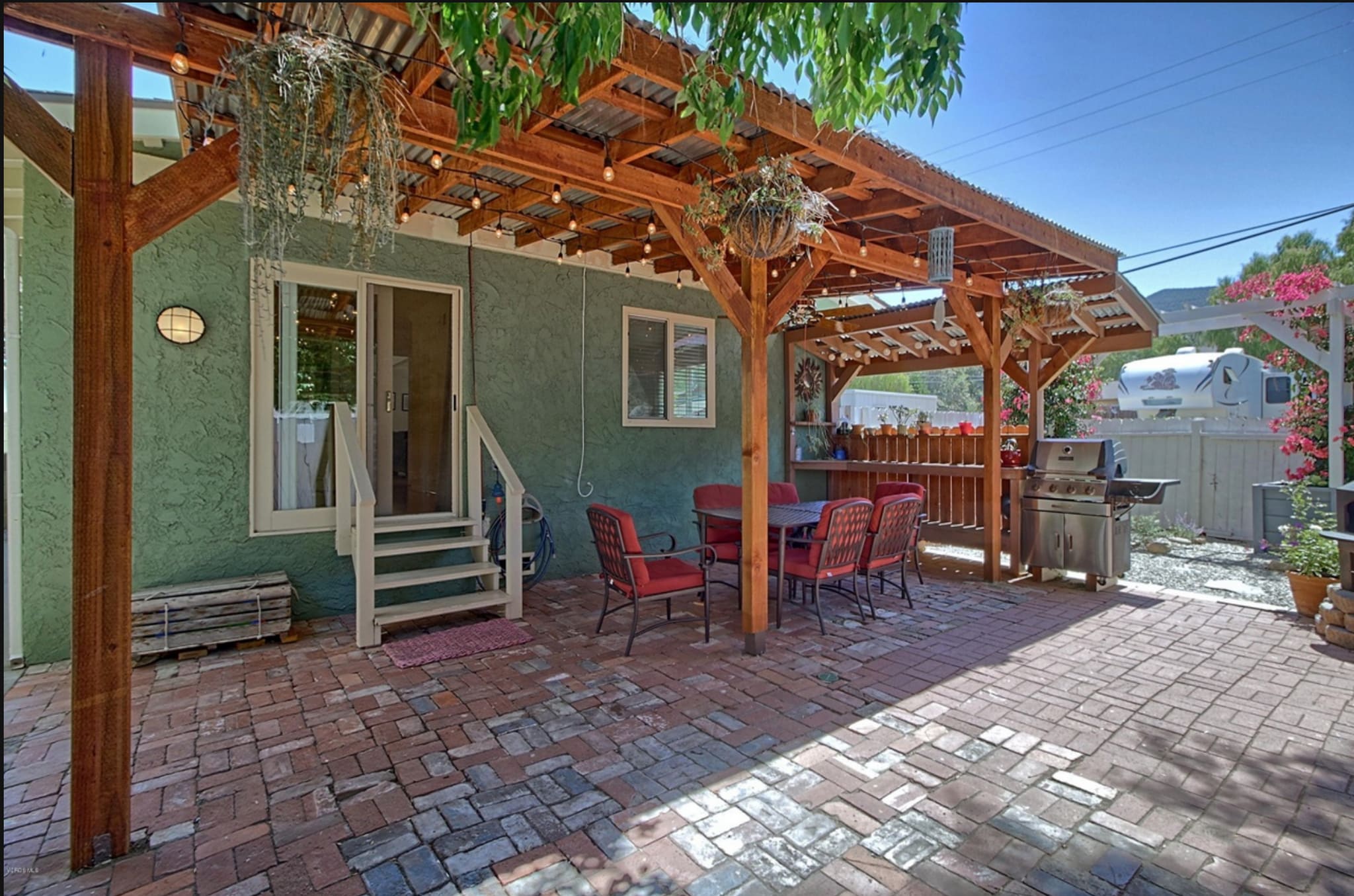 Building Photo - 157 Newbury Ln