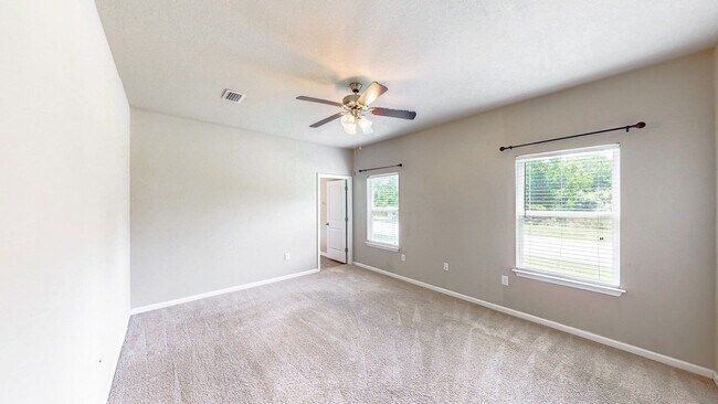 Building Photo - We are offering a November move-in special...