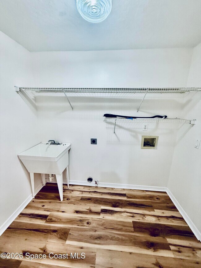 Building Photo - 1686 Rustic Way