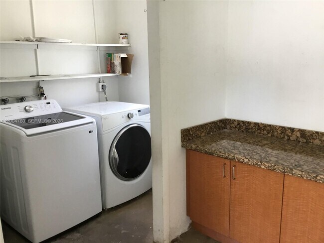 Building Photo - 5881 SW 15th St