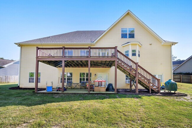 Building Photo - Spacious Home in Solamere Subdivision