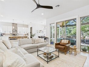 Building Photo - 3002 Sunridge Dr