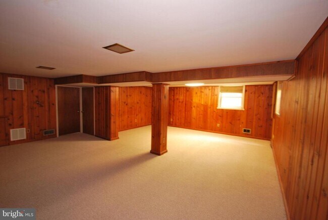Building Photo - 10720 Tenbrook Dr
