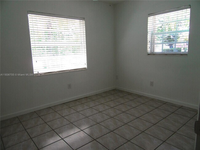 Building Photo - 4412 SW 127th Pl