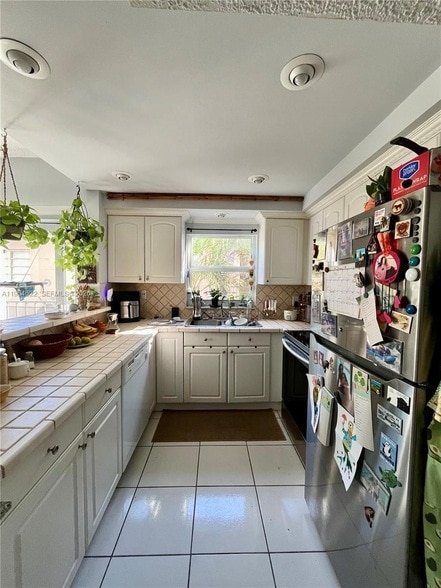 Building Photo - 1960 Marseille Dr