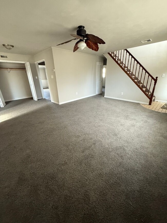 Building Photo - 5 bed / 2 Bath Neshaminy School District Single Family Home