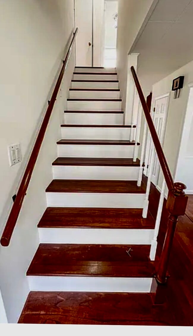 Building Photo - 143 Ramblewood Rd