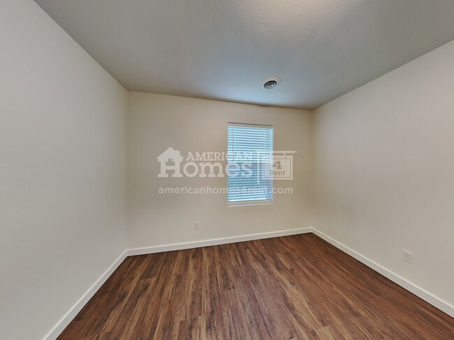 Building Photo - 96 W White Sands Drive