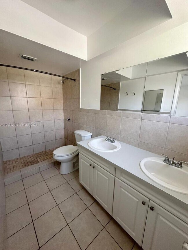 Building Photo - 1885 NE 121st St