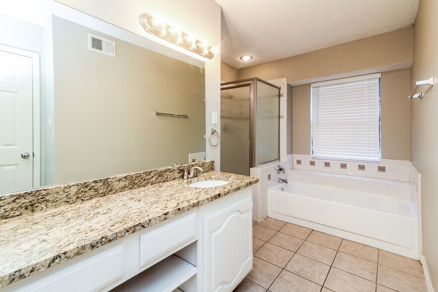 Building Photo - 423 Barton Dr