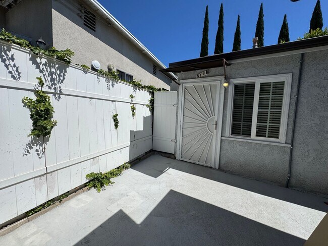 Building Photo - Upgraded 1 bedroom 1 bathroom, Great Glendale Location