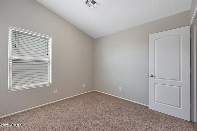 Building Photo - 15841 W Moreland St