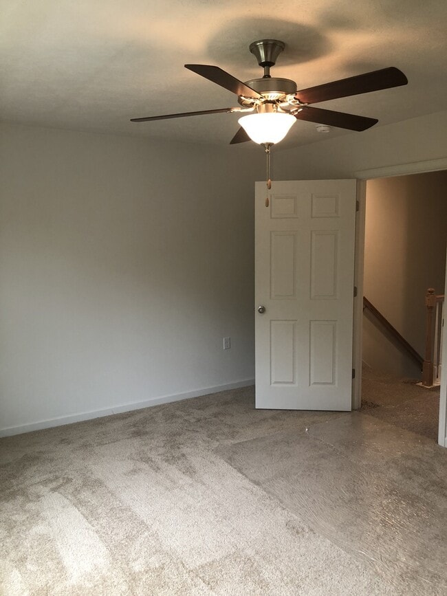 Building Photo - Two Master Suite Apartment Townhouse