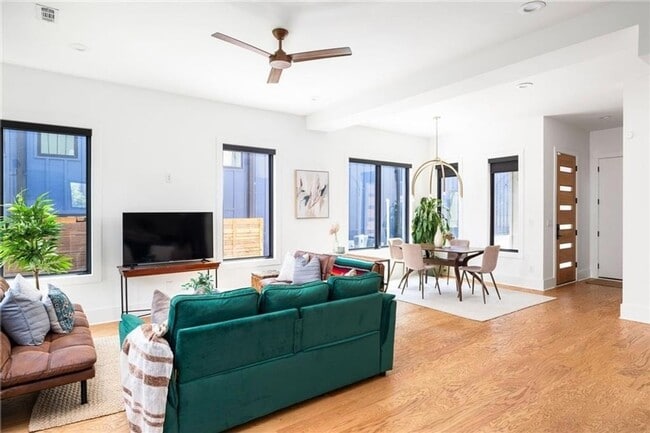 Building Photo - 239 Lowry St NE