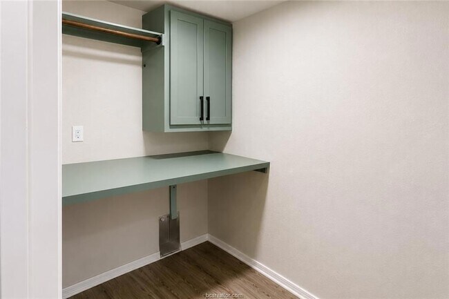 Building Photo - 5923 Eldora Dr