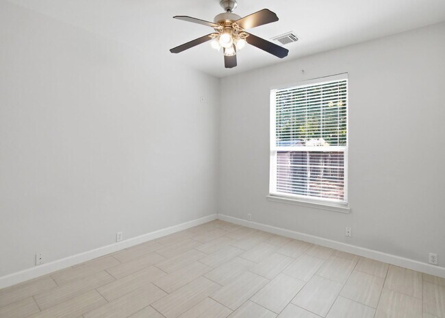 Building Photo - Gated Schertz Home with Loft, Greenbelt and Community Pool!