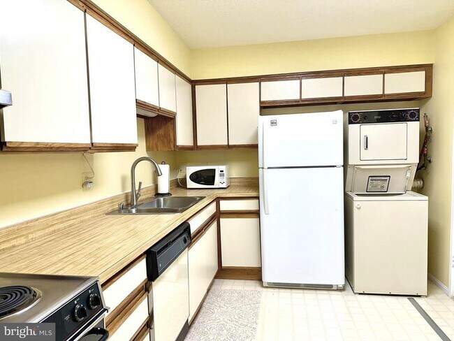 Building Photo - 3310 N Leisure World Blvd