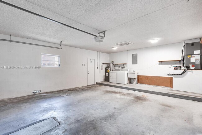 Building Photo - 1848 SW 24th Ave