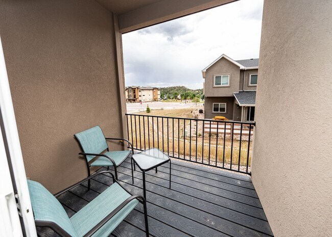 Building Photo - Fully Furnished 3 Bedroom 2.5 Bath Luxury Townhome by Garden of the Gods