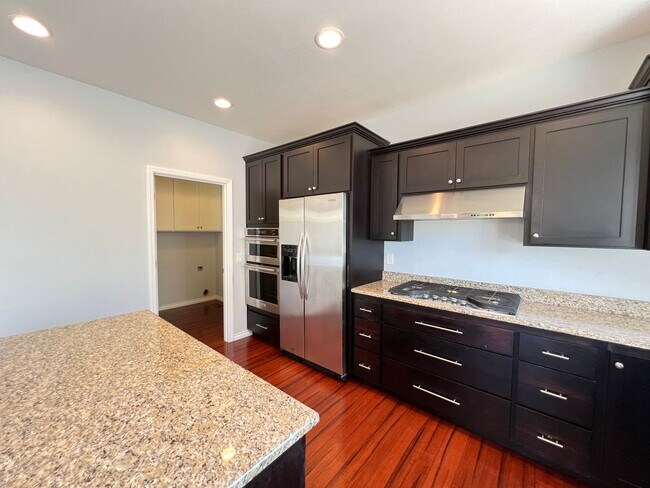 Building Photo - 1592 Kingston Way