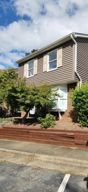 Building Photo - 377 E Montcastle Dr