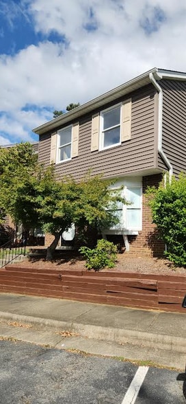 Primary Photo - 377 E Montcastle Dr