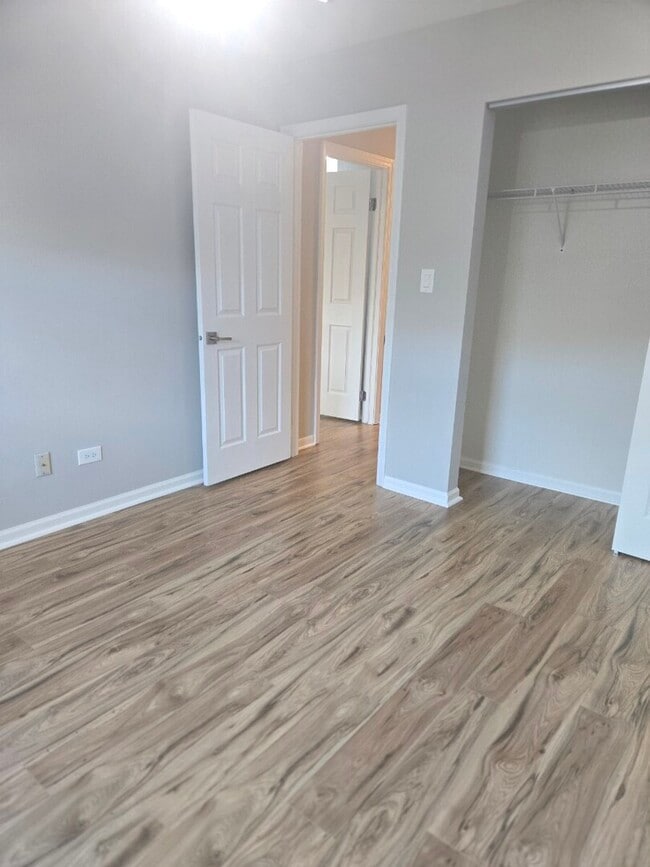 Building Photo - 360 W Inverrary Ln