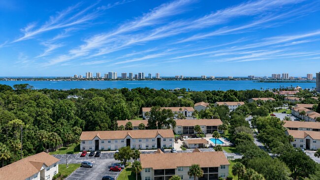 Building Photo - 428 Banana Cay Dr