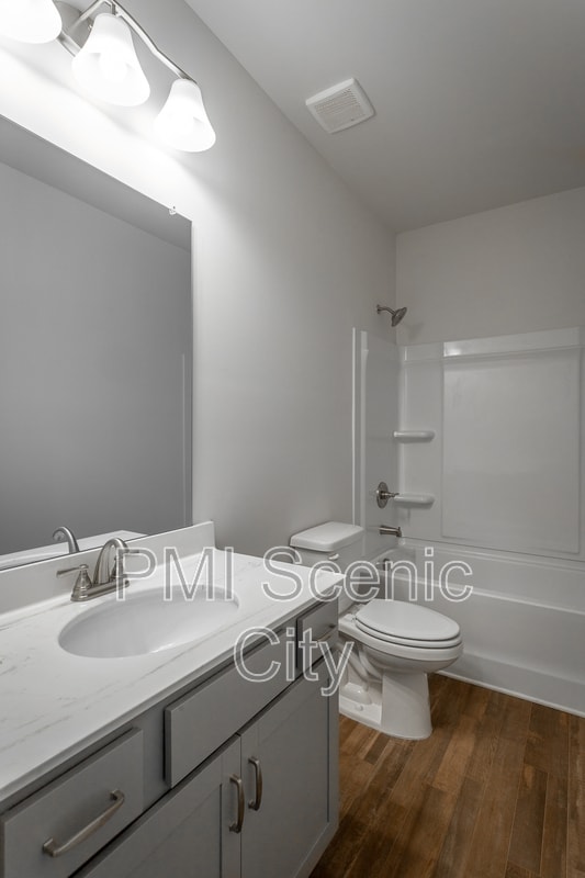 Building Photo - 8836 Meadowvale Ct