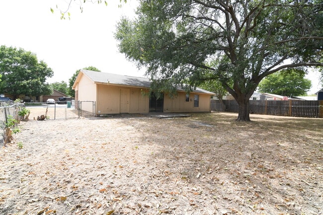 Building Photo - 1133 Lindsey Cir
