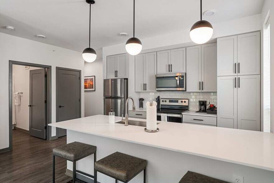 Building Photo - 6160 N Rural St