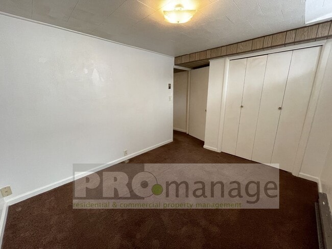 Building Photo - 1365 Scott Pl