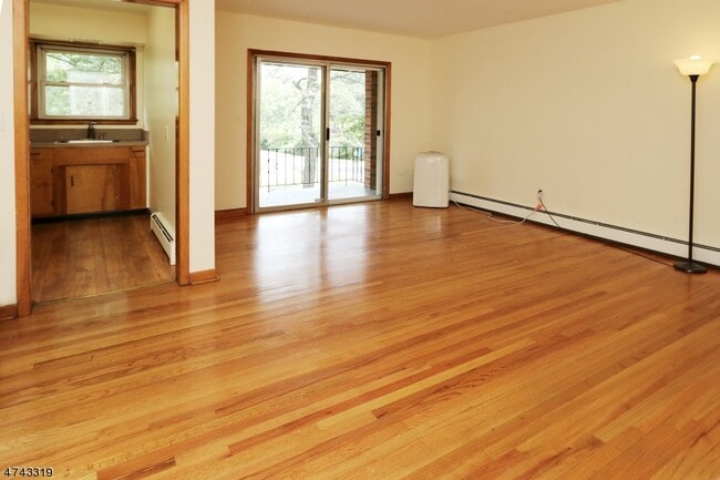 Building Photo - 2 Westervelt Pl