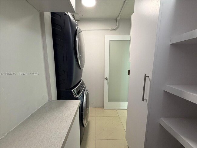 Building Photo - 9920 Jamaica Dr