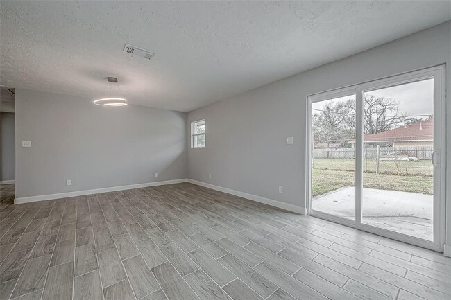 Building Photo - 300 Lane Dr