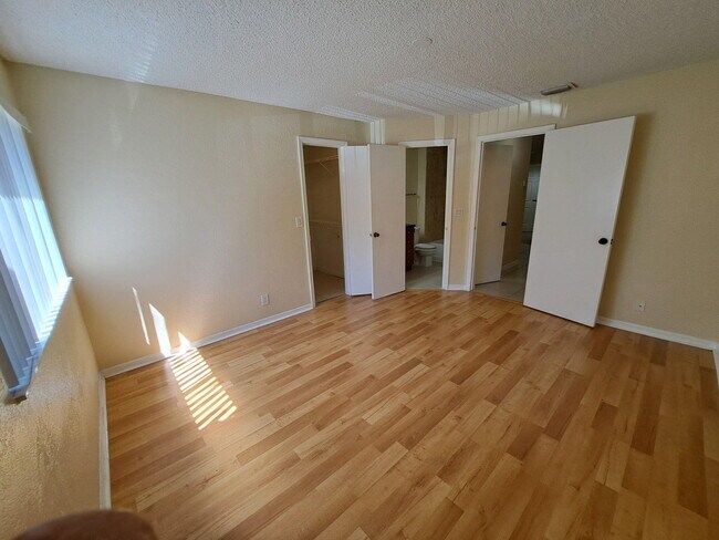 Building Photo - 3470 Pinewalk Dr N
