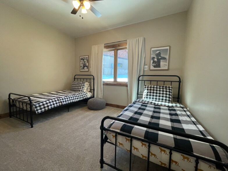 Building Photo - 498 S Badger Trail